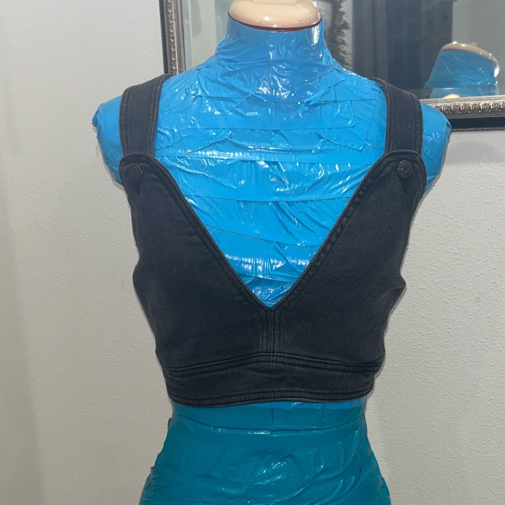 Black V-Neck Demin Crop Top